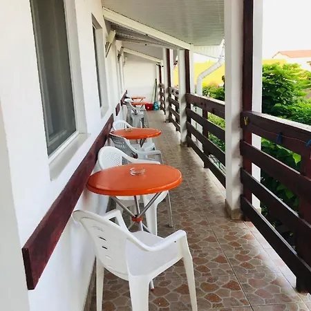 בית הארחה Casa Andrei קוסטינסטי